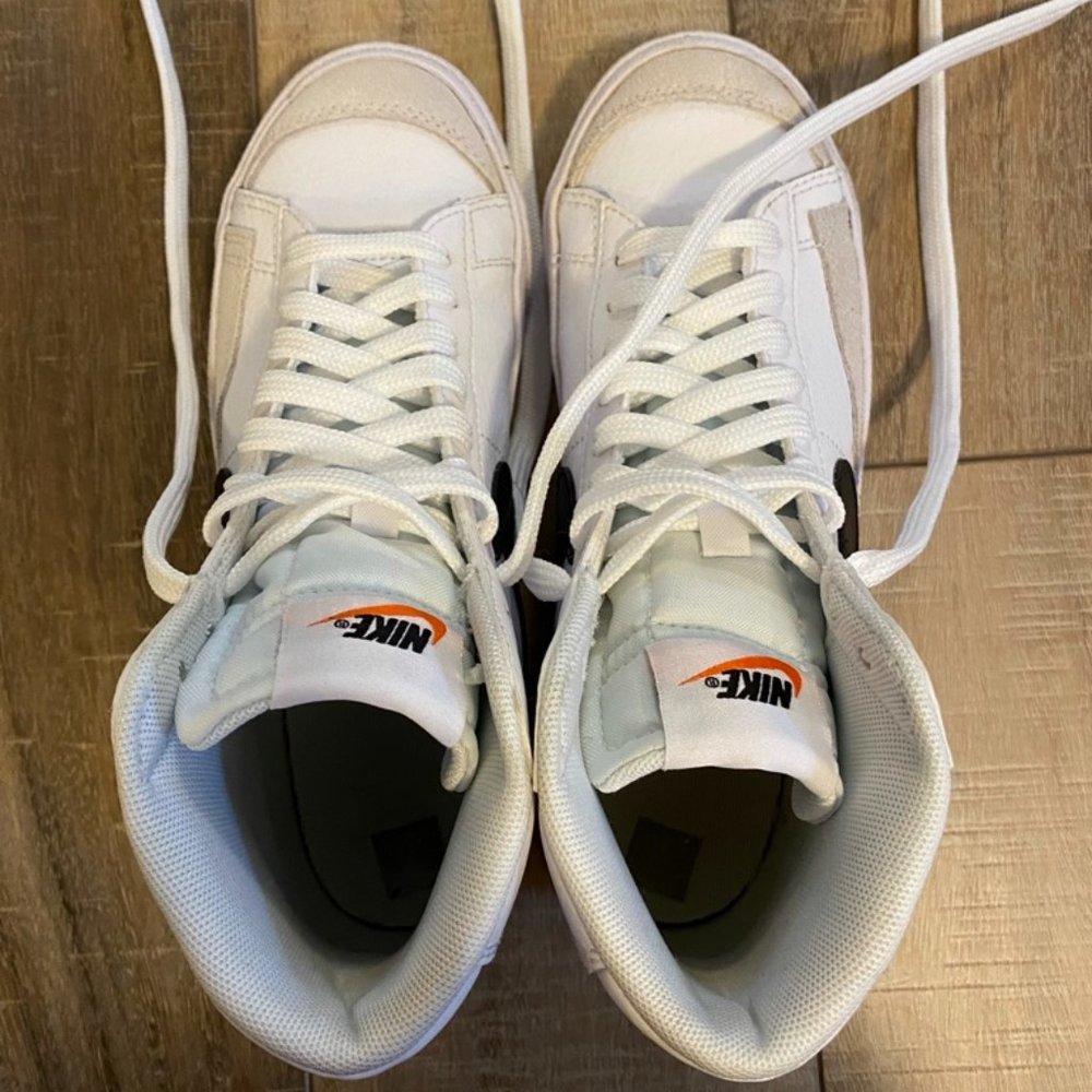 Nike Blazer Mid '77 Big Kids Sneaker size 4.5Y